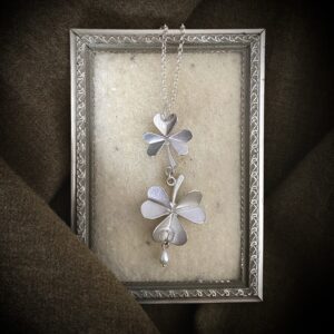 Kaelaehe ‘Ristikud’ magevee pärliga