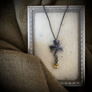 Oksüdeeritud kaelaehe ‘Ristik’ meetilgakesega