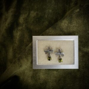 Kõrvarõngad 'Ristik' samblarohelise kiviga XS